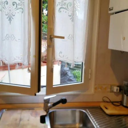 With 2 Bedrooms In With Wonderful Sea View And Enclosed Garden 200 M From The Beach 公寓 *
