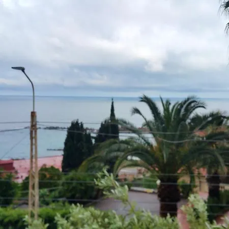 With 2 Bedrooms In With Wonderful Sea View And Enclosed Garden 200 M From The Beach 公寓 *